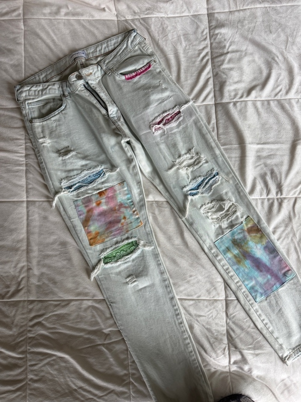 Light Wash Tie-Dye Patch Distressed Men’s Jeans